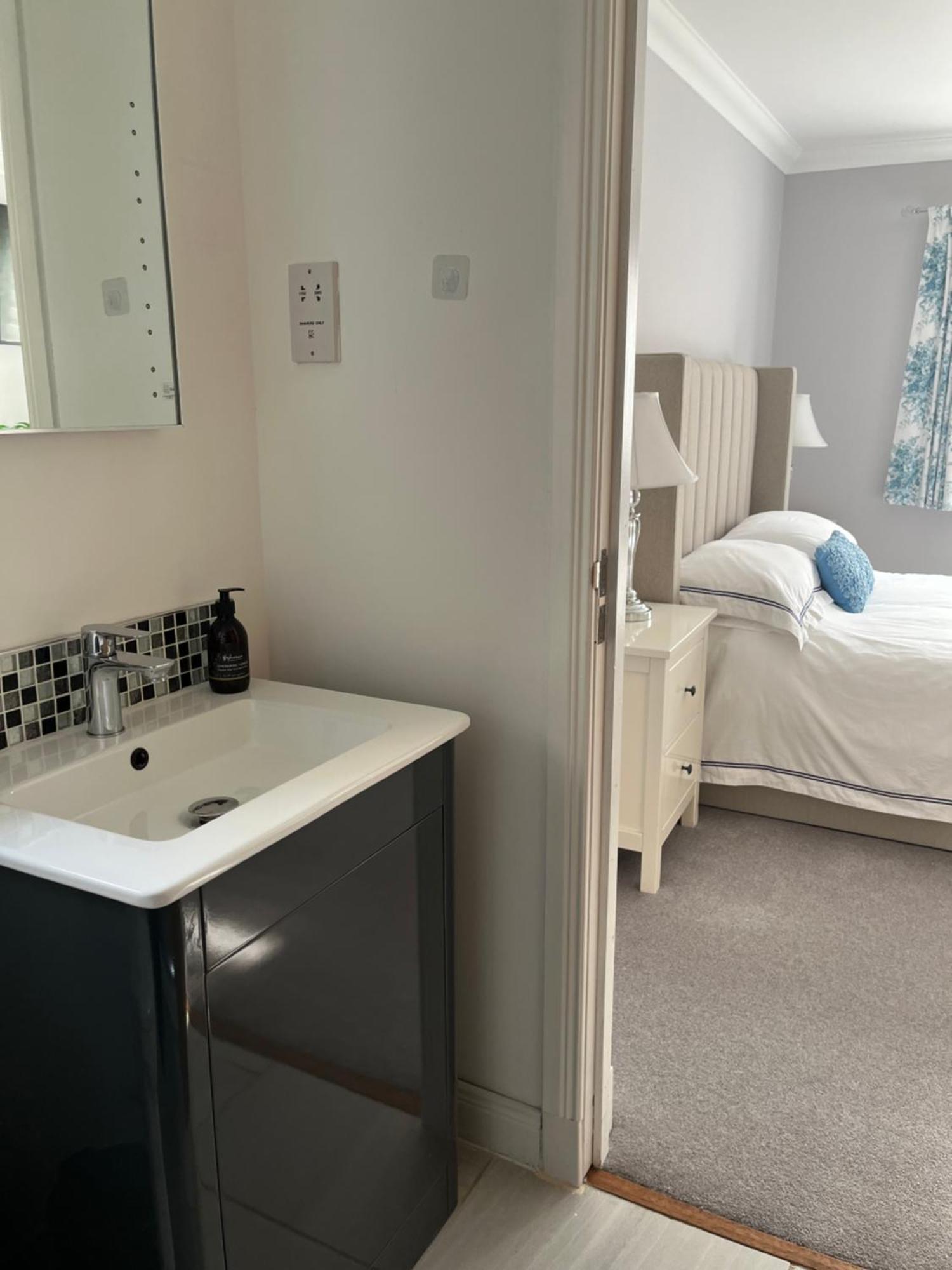 Self Cateringone Bedroom *